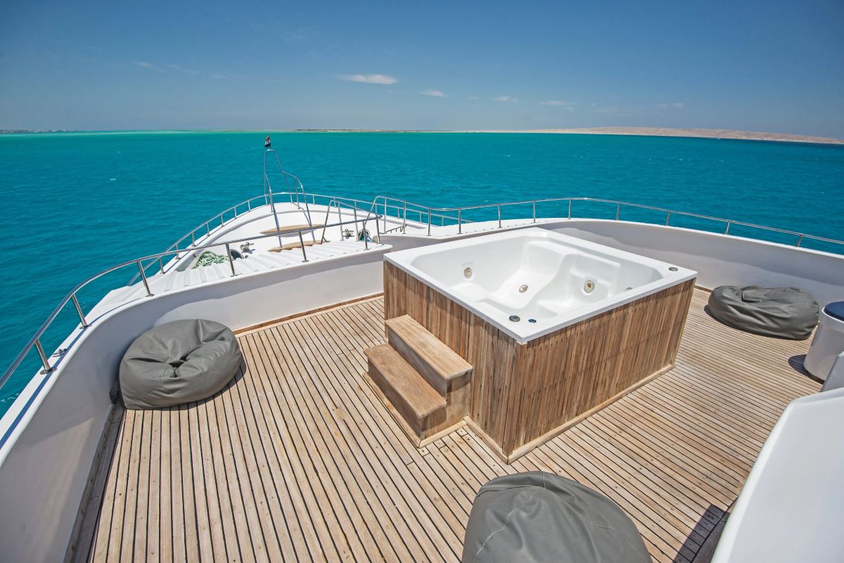 blue horizon jacuzzi