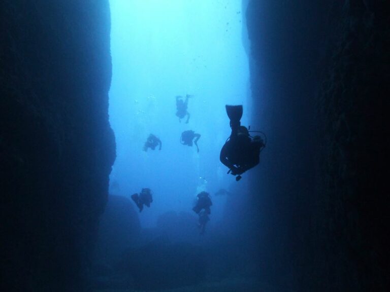 scuba diving inland sea in gozo, malta
