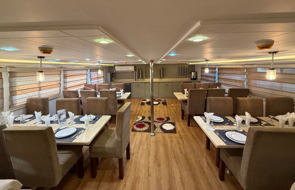 ghani liveaboard restaurant