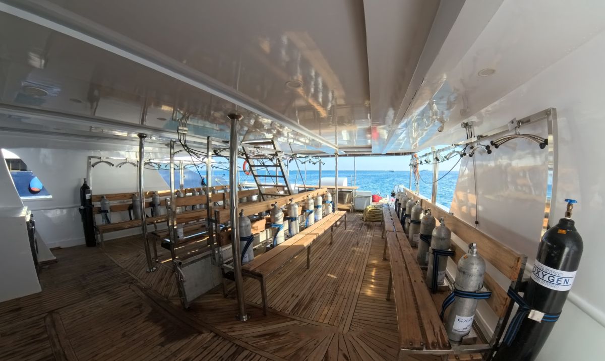 ghani liveaboard dive deck
