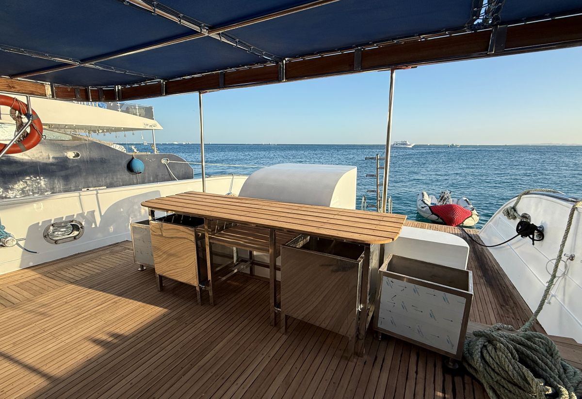 ghani liveaboard dive deck