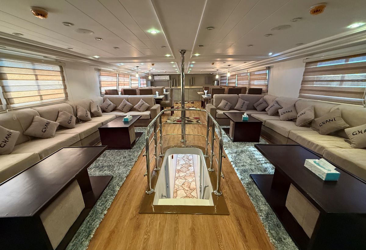 ghani liveaboard saloon