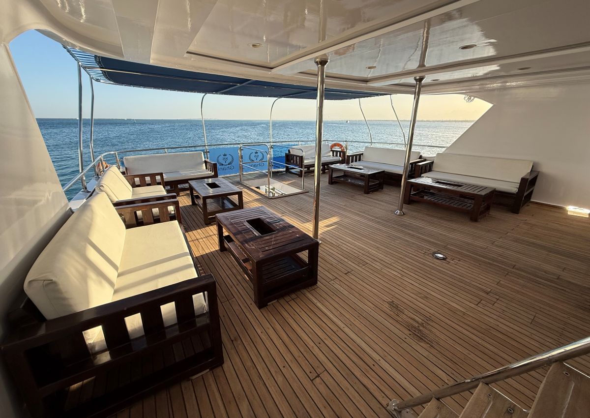 ghani liveaboard bar deck