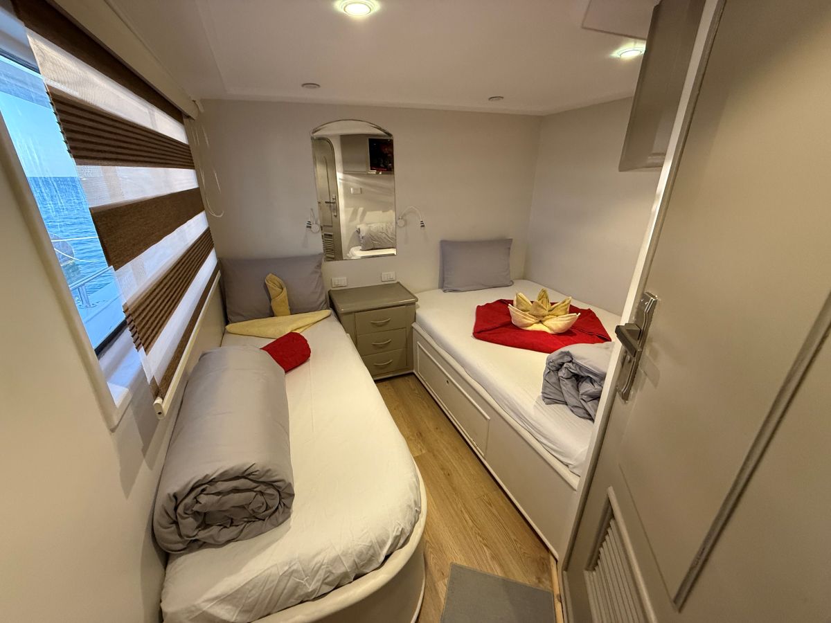 ghani liveaboard upper deck twin