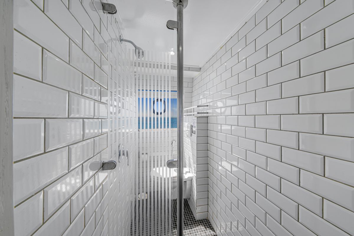 sea serpent excellence red sea luxury liveaboard bathroom