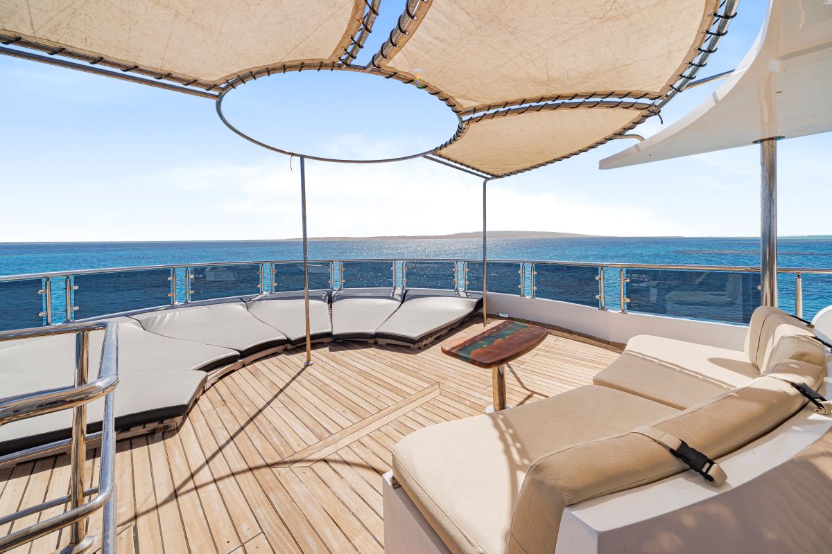 sea serpent excellence red sea luxury liveaboard dundeck