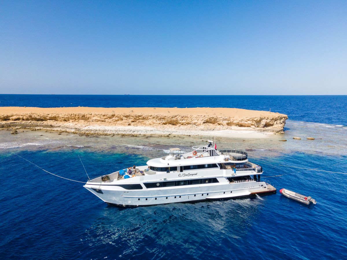 sea-serpent-glorious-miss-nouran-redsea-liveaboard-arial