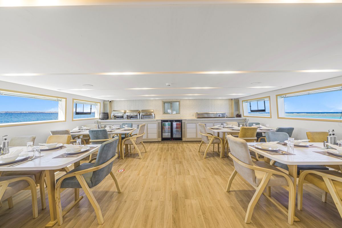 sea-serpent-glorious-miss-nouran-redsea-restaurant