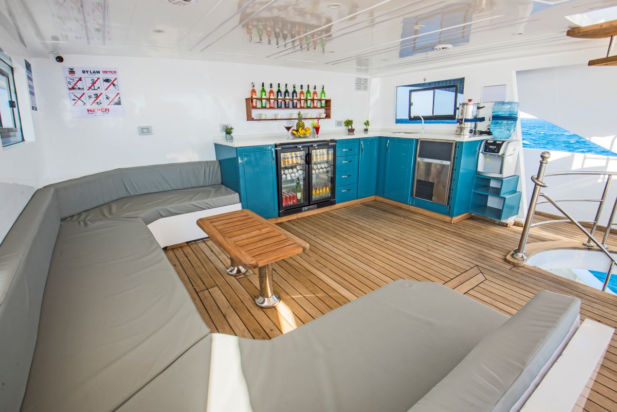 sea-serpent-glorious-miss-nouran-redsea-sundeck-bar