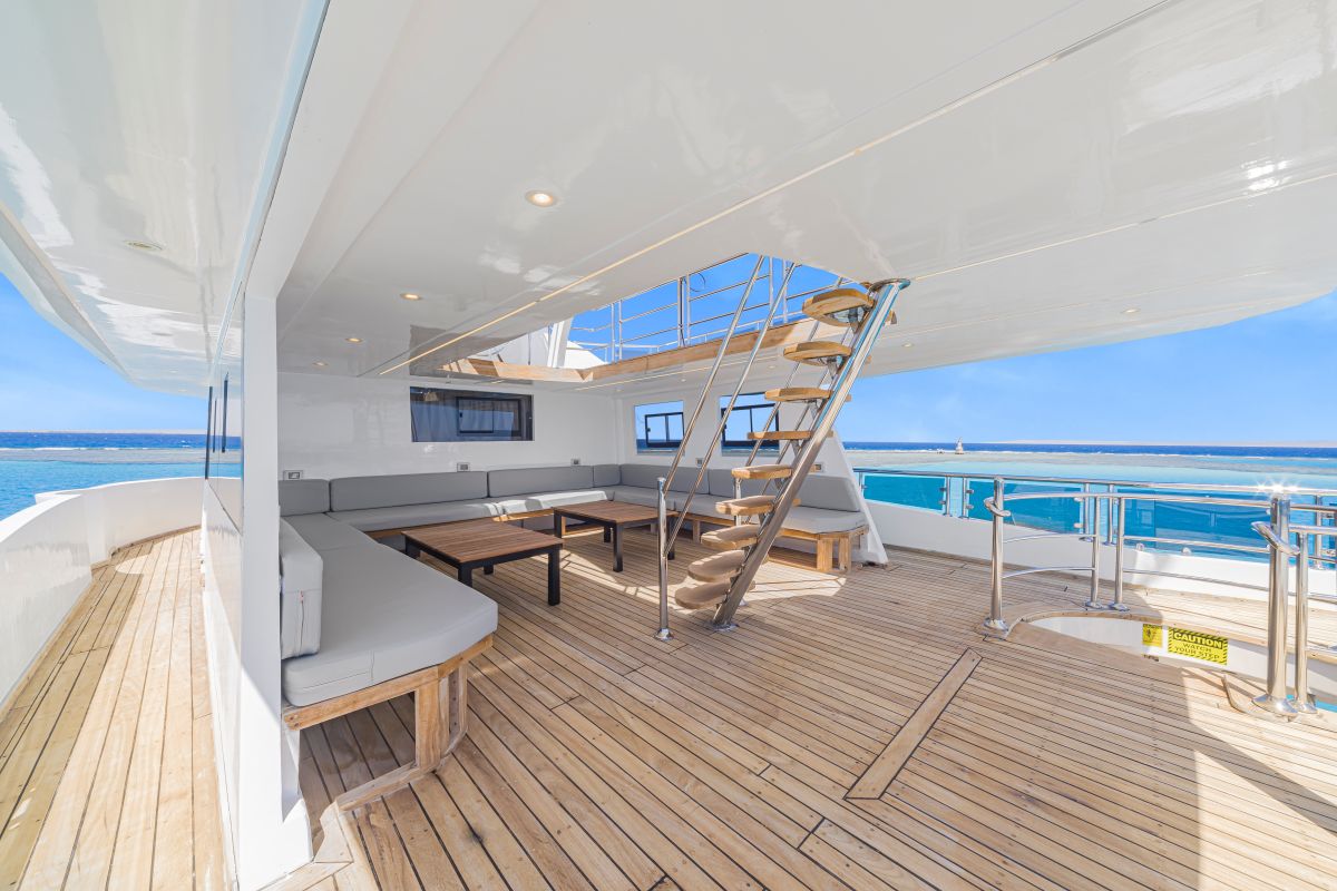 sea-serpent-glorious-miss-nouran-redsea-upper-deck