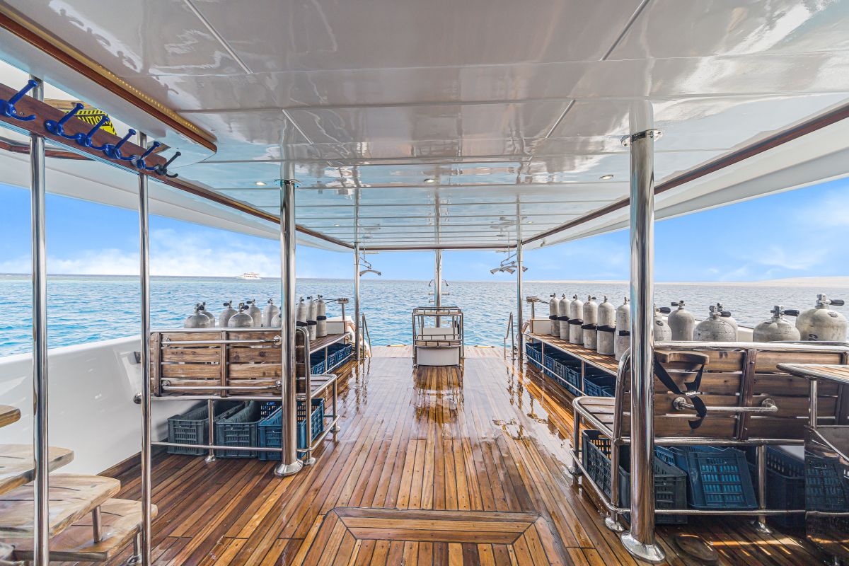 SS Serena Dreams Liveaboard dive deck