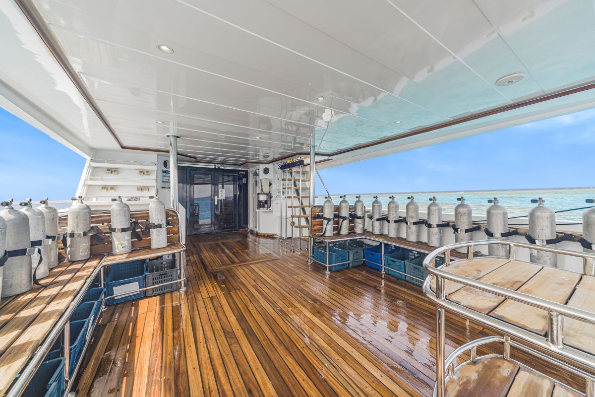 SS Serena Dreams Liveaboard dive deck