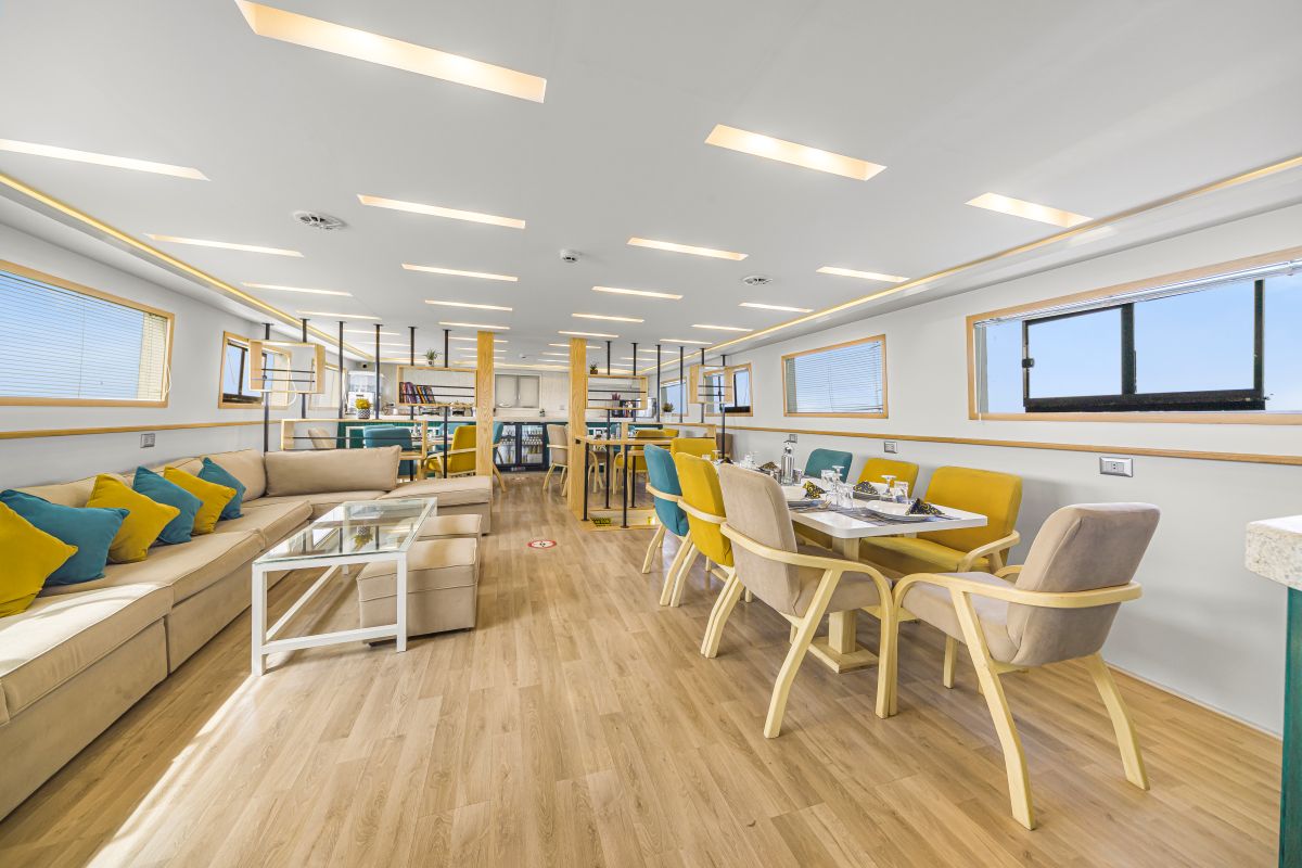 SS Serena Dreams Liveaboard restaurant