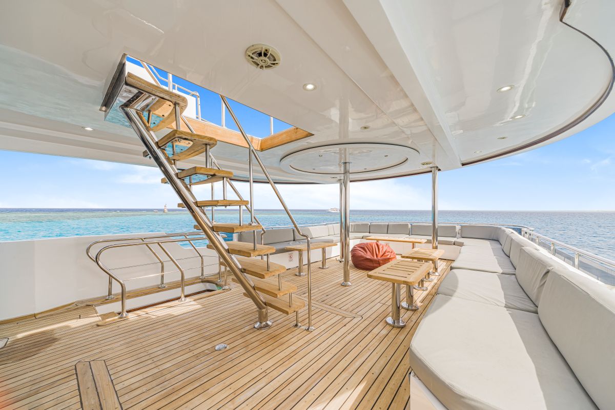 SS Serena Dreams Liveaboard sundeck