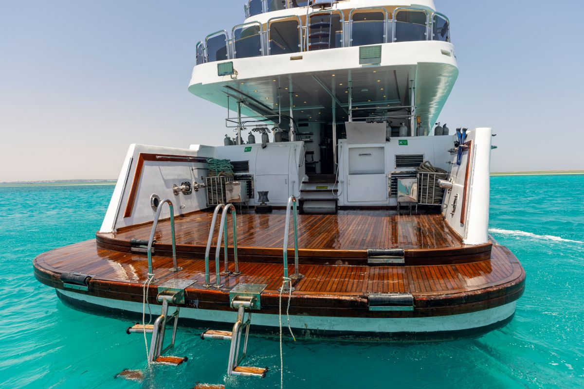 sea serpent red sea liveaboard dive platform