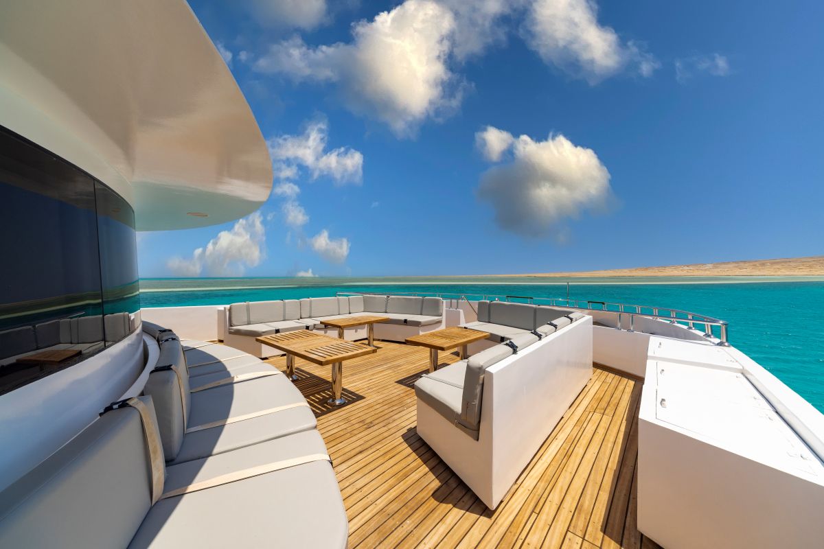 sea serpent red sea liveaboard seating