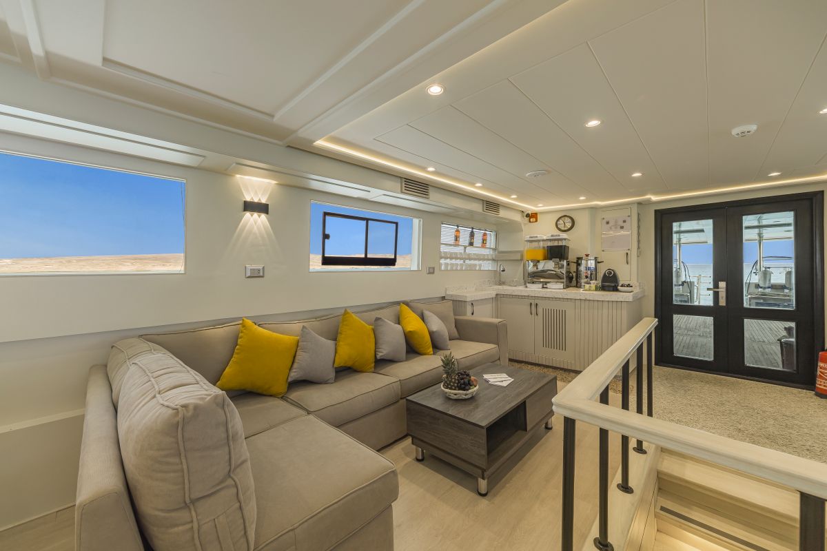 sea serpent red sea liveaboard lounge