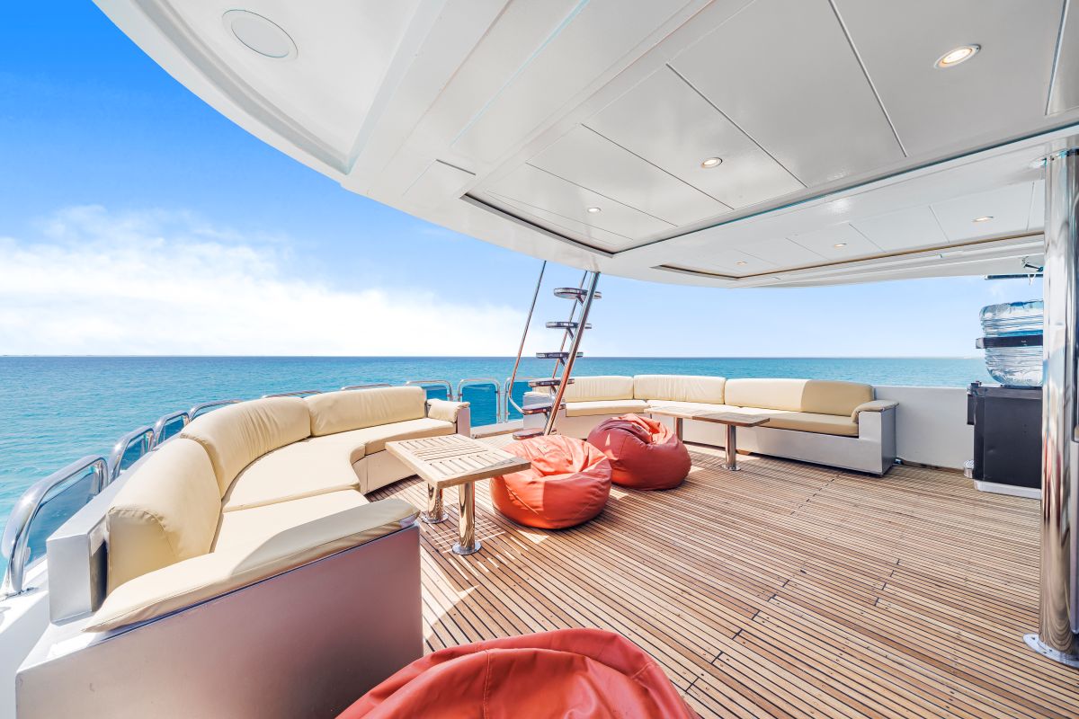 sea serpent red sea liveaboard seating area