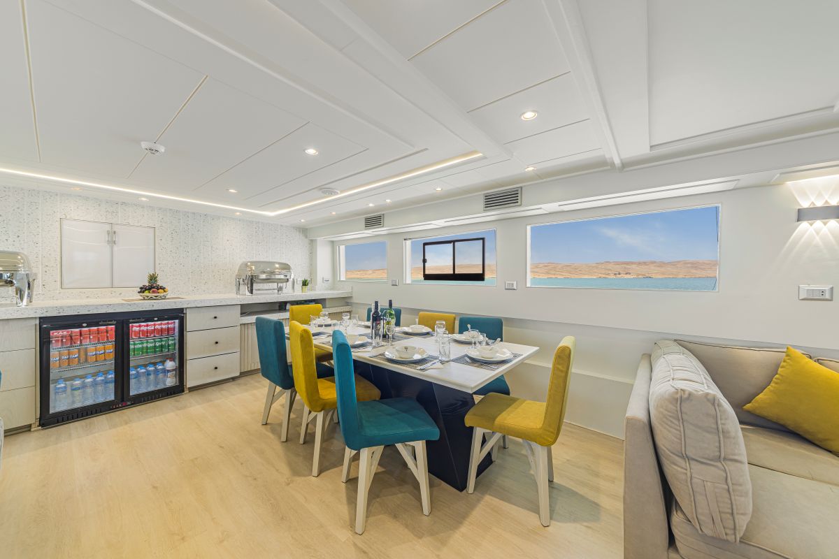 sea serpent red sea liveaboard restaurant