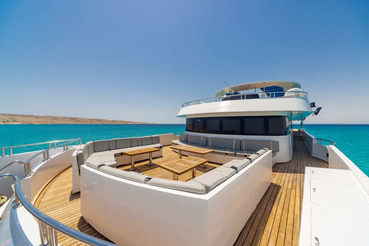 sea serpent red sea liveaboard chillout area