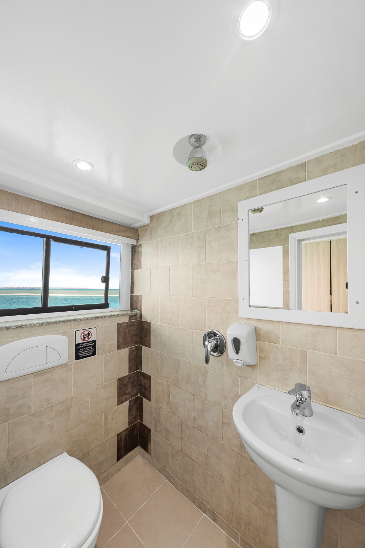 sea serpent red sea liveaboard bathroom