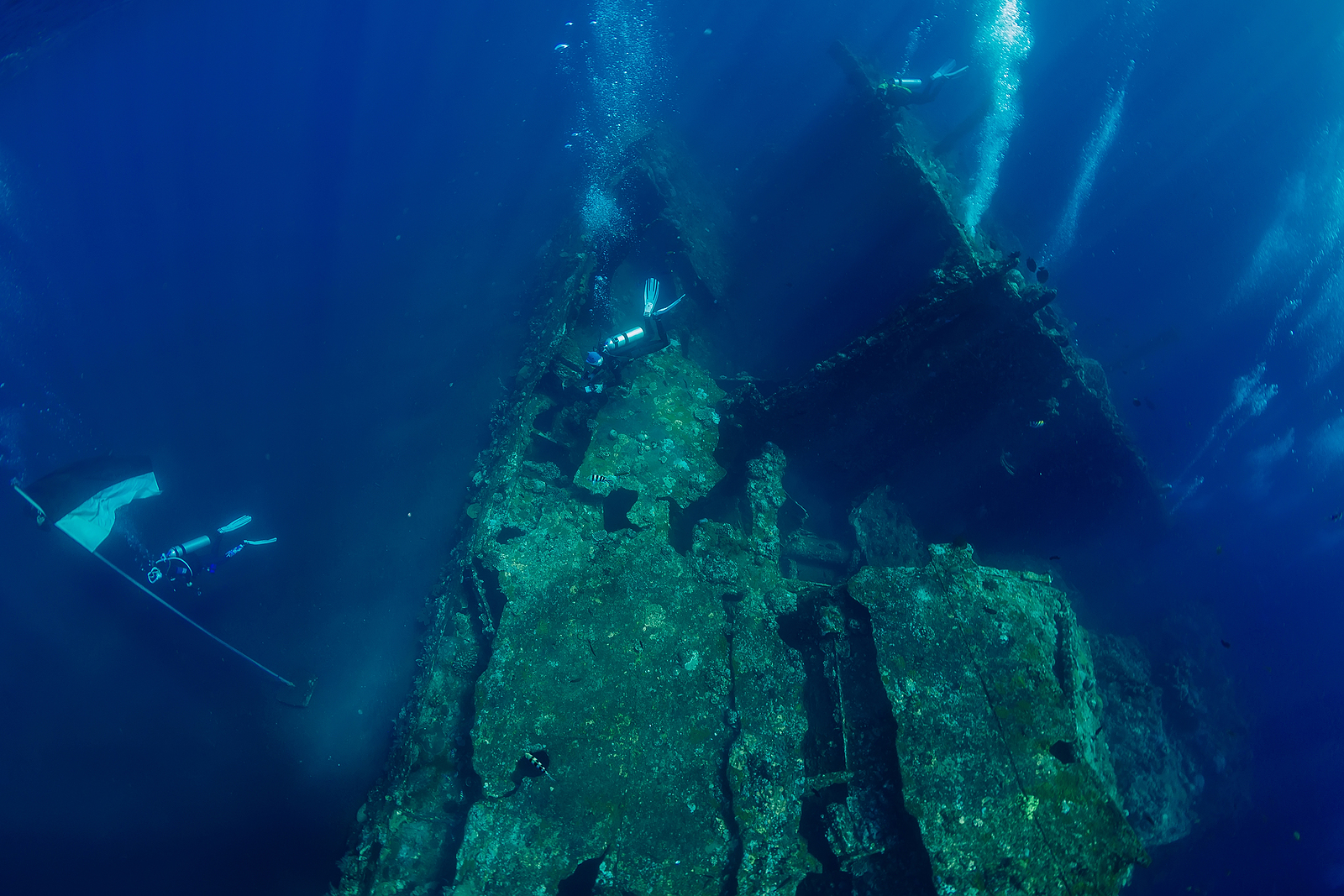 wreck diving bali